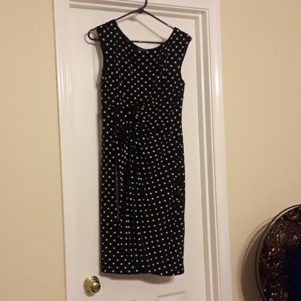 Polka dot, sleeveless and draped dress - Picture 3 of 4
